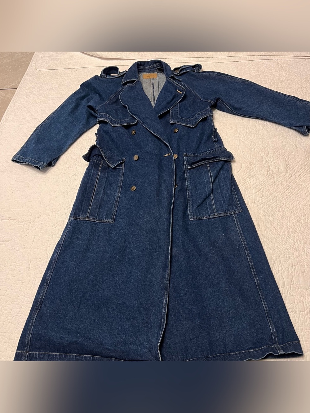 Vintage women’s sz 6 denim blue trench coat  double breasted w/ pockets no belt
